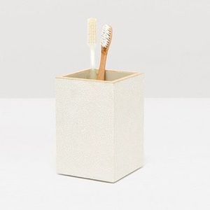 NWT Pigeon and Poodle Toothbrush Holder Stingray